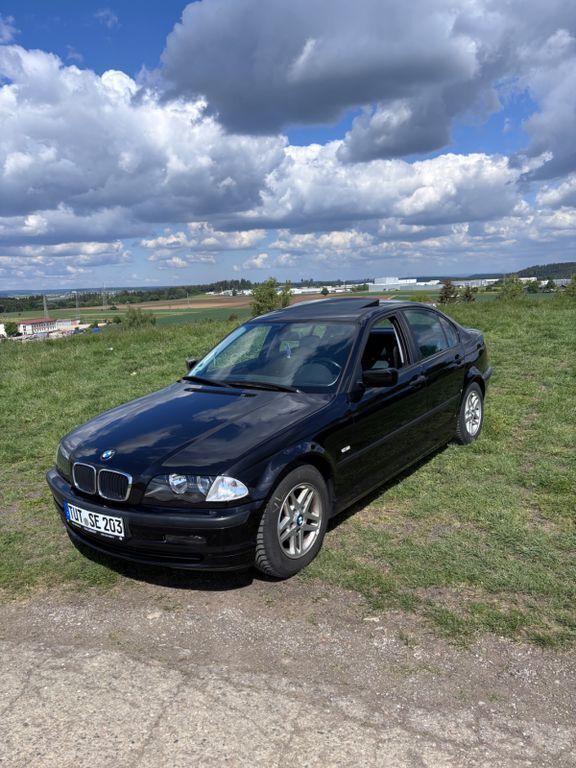 Schwarz Gebraucht 2000 BMW 318 Limousine | 2.300 € (Superpreis) - Bild 1/4