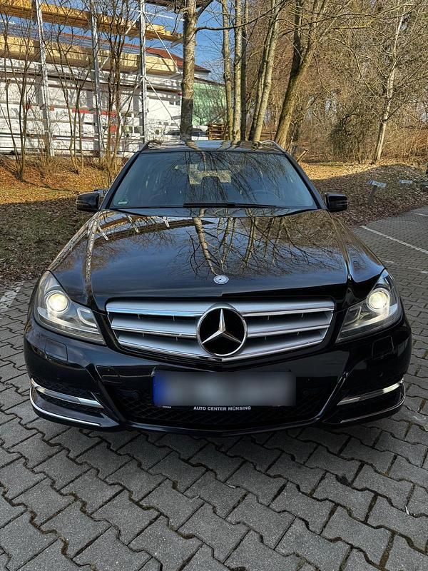 Gebraucht Mercedes 220 125 PS (91 kW) 2014 Schwarz Kombi