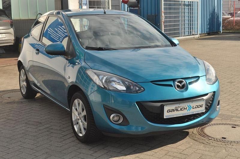 Gebraucht Mazda 2 Edition 75 PS (55 kW) 2012 Blau Kleinwagen