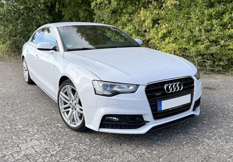 Grau Gebraucht 2016 Audi A5 Sportback Design Limousine | 14.200 € (Superpreis) - Bild 1/4