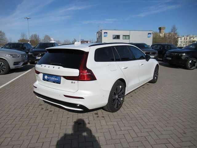 Gebraucht Volvo V60 145 PS (106 kW) 2025 Kombi