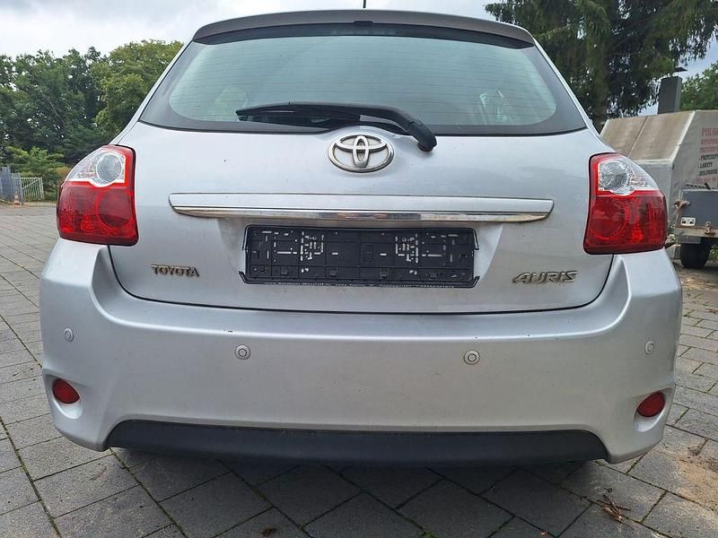 Gebraucht Toyota Auris Edition 99 PS (72 kW) 2011 Silber Kleinwagen