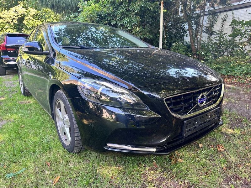 Schwarz Gebraucht 2013 Volvo V40 You! Kombi | 9.999 € (Guter Preis) - Bild 1/4