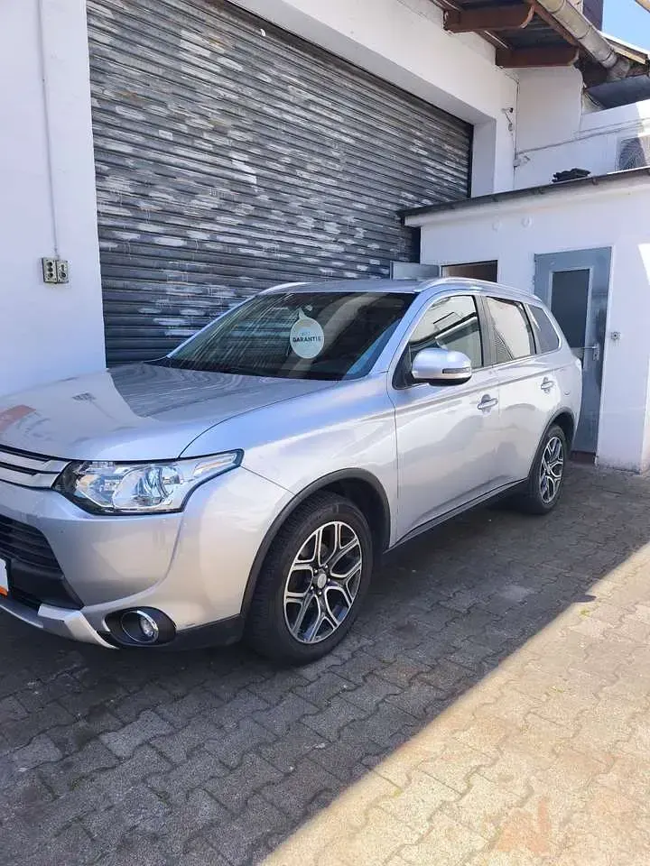 Gebraucht Mitsubishi Outlander Plus 150 PS (110 kW) 2015 Coolsilber (m) SUV