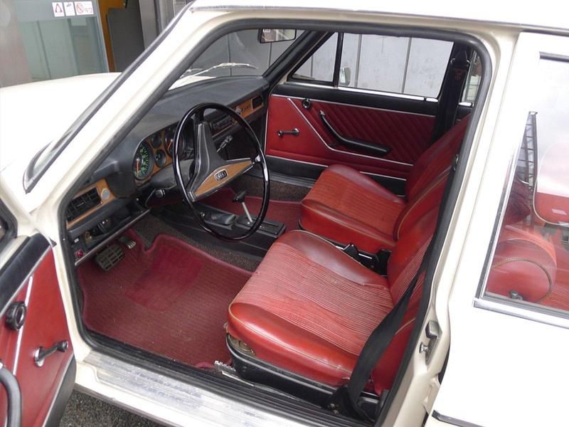 Second-hand Audi 100 101 CP (74 kW) 1975 Bej Berlinǎ