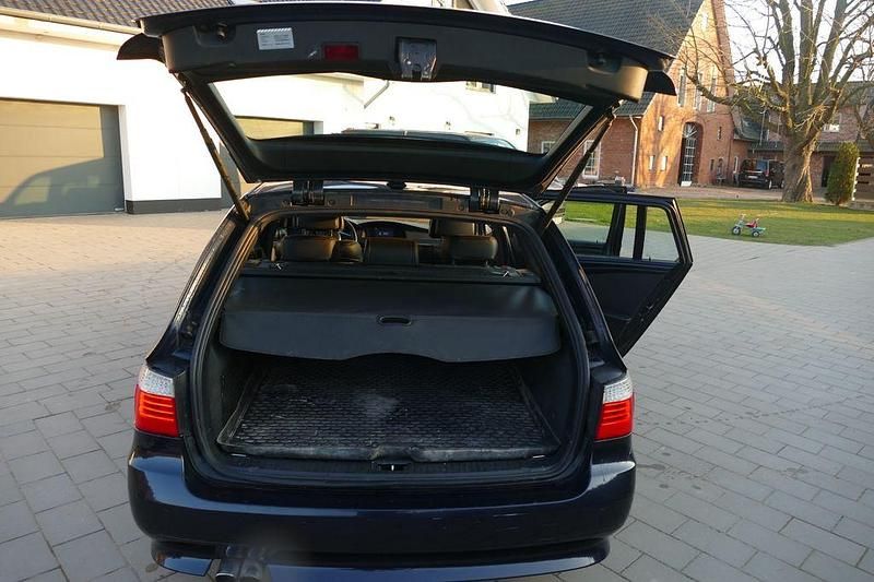 Gebraucht BMW 525 197 PS (144 kW) 2010 Blau Kombi