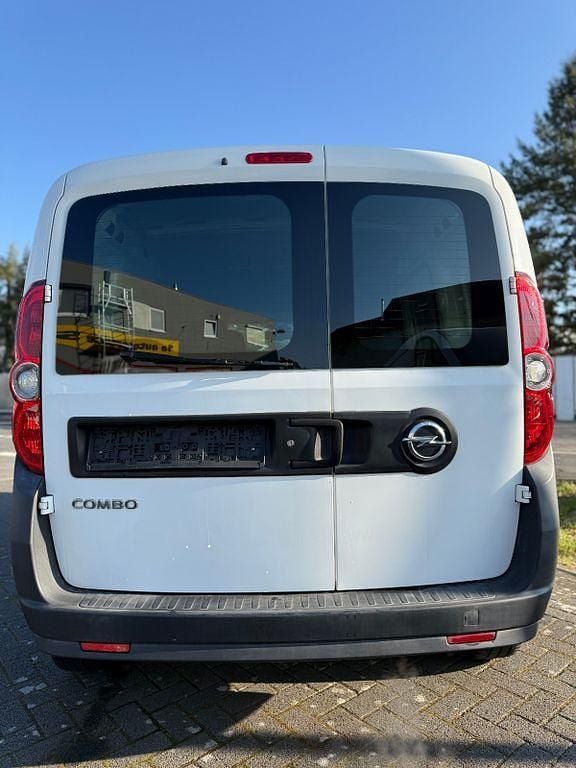 Second-hand Opel Combo 95 CP (69 kW) 2016 Alb Monovolum