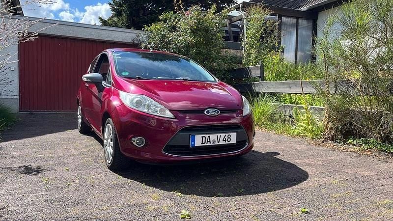 Rot Gebraucht 2009 Ford Fiesta Titanium Limousine | 2.200 € (Superpreis) - Bild 1/4