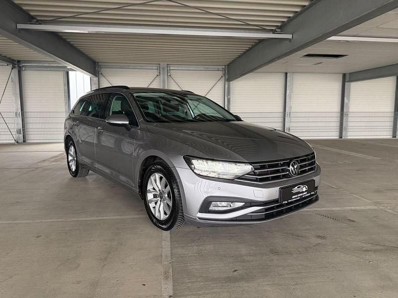 Silber Gebraucht 2021 VW Passat Kombi | 16.999 € (Guter Preis) - Bild 1/4
