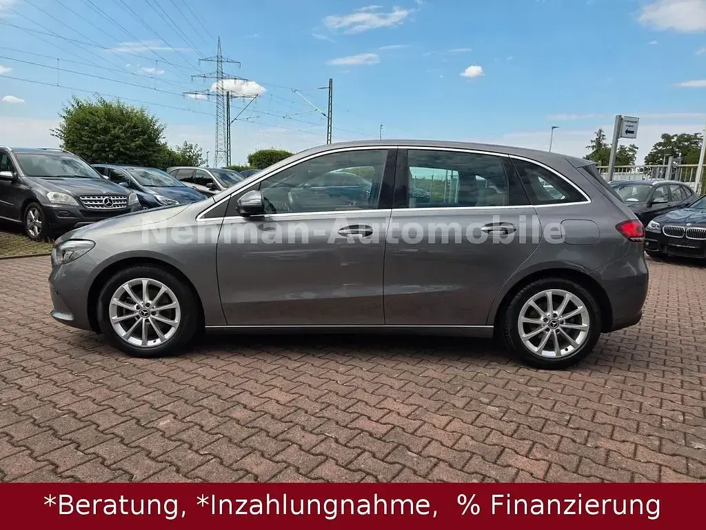 Gebraucht Mercedes B180 116 PS (85 kW) 2019 Grau Kleinwagen