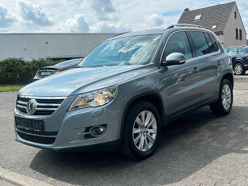 Grau Gebraucht 2008 VW Tiguan Sportline SUV | 6.950 € (Fairer Preis) - Bild 1/4