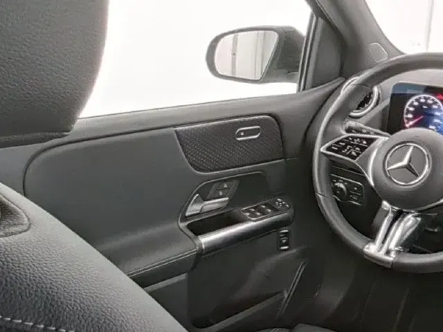 Gebraucht Mercedes B200 Progressive 163 PS (119 kW) 2025 Schwarz Kleinwagen
