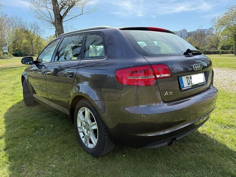 Gebraucht Audi A3 Attraction 105 PS (77 kW) 2011 Grau Kleinwagen