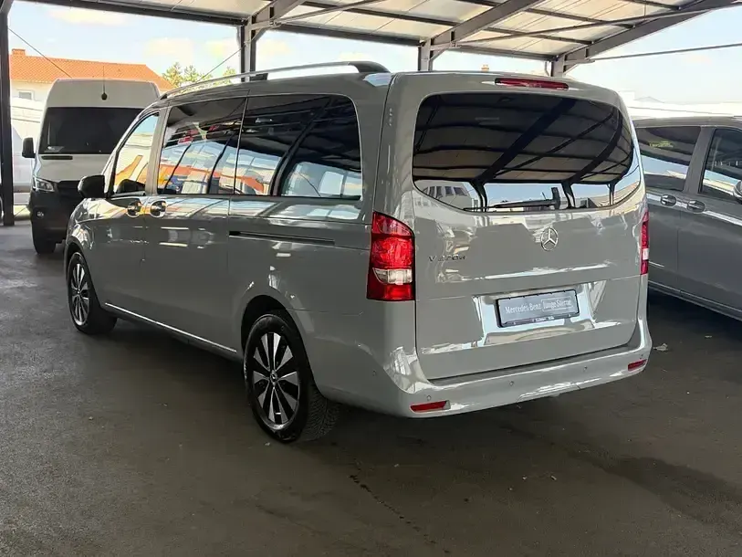Gebraucht Mercedes V220 163 PS (119 kW) 2025 Grau Van / Kleinbus