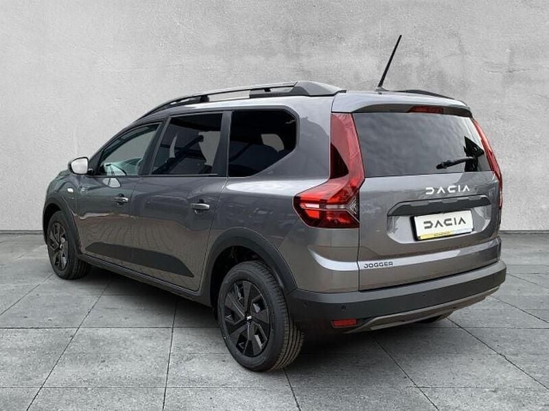Neu Dacia Jogger Expression 110 PS (80 kW) 2025 Schwarz Van / Kleinbus