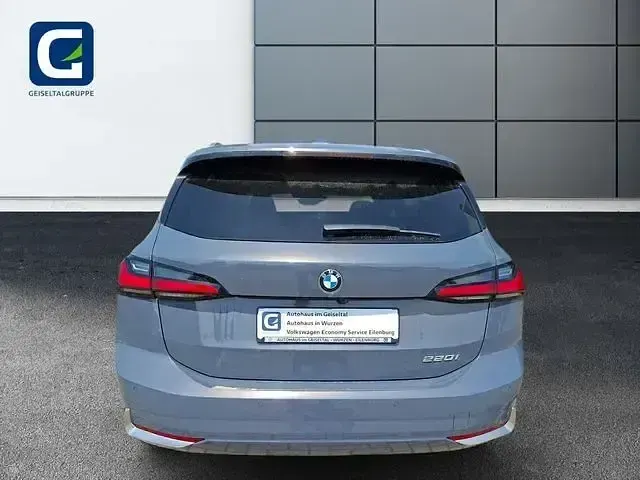 Gebraucht BMW 220 Active Tourer Luxury Line 170 PS (125 kW) 2022 Sparkling kupfergrau Van / Kleinbus