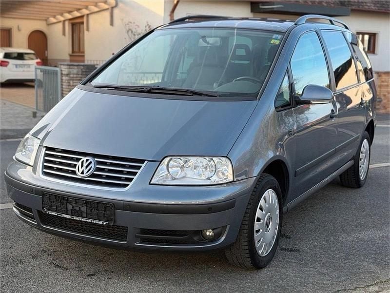 Grau Gebraucht 2009 VW Sharan Trendline Van / Kleinbus | 3.550 € (Guter Preis) - Bild 1/4