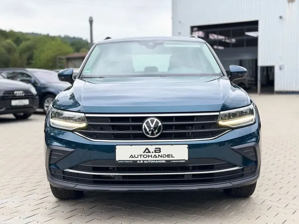 Gebraucht VW Tiguan Life 150 PS (110 kW) 2020 Blau SUV