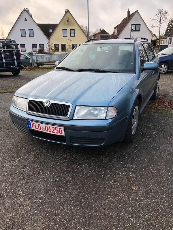 Andere farben Gebraucht 2009 Skoda Octavia Kombi | 2.350 € (Superpreis) - Bild 1/4