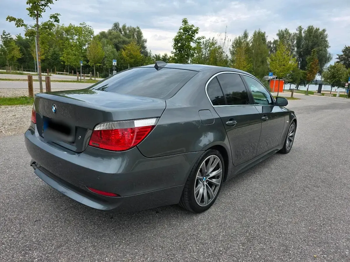 Gebraucht BMW 525 M Sport 177 PS (130 kW) 2005 Grau Limousine