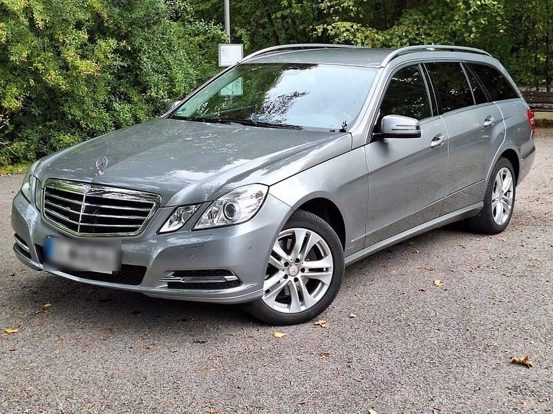 Grau Gebraucht 2012 Mercedes E250 Elegance Kombi | 10.890 € (Fairer Preis) - Bild 1/4