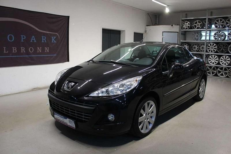 Farbe schwarz obsidien/metalli Gebraucht 2011 Peugeot 207 CC Platinum Cabrio | 4.999 € (Fairer Preis) - Bild 1/4
