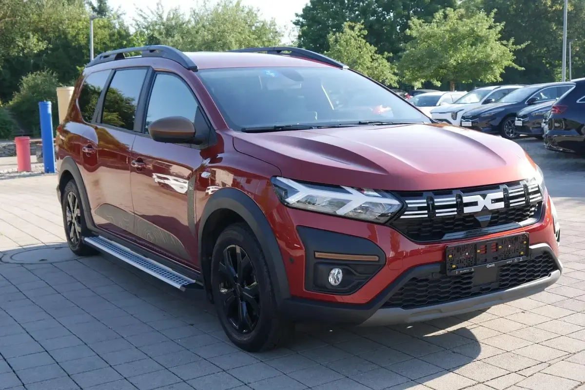 Gebraucht Dacia Jogger Extreme 94 PS (69 kW) 2023 Terracottabraun metallic Van / Kleinbus