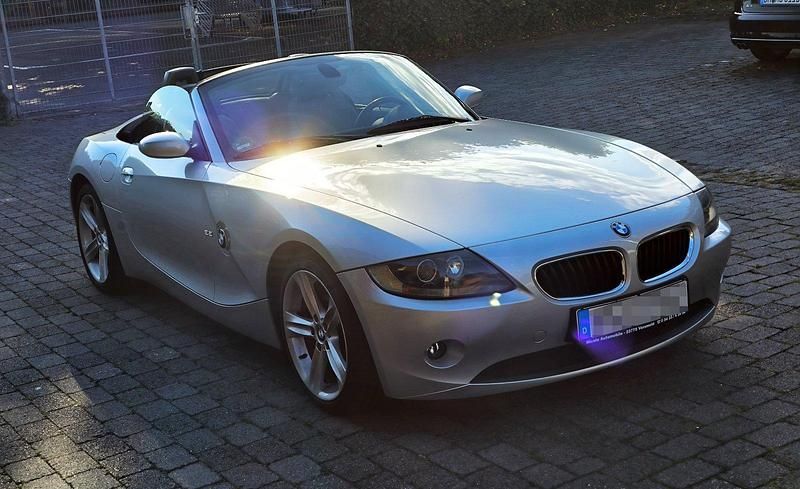 Silber Gebraucht 2004 BMW Z4 Cabrio | 11.200 € (Guter Preis) - Bild 1/4