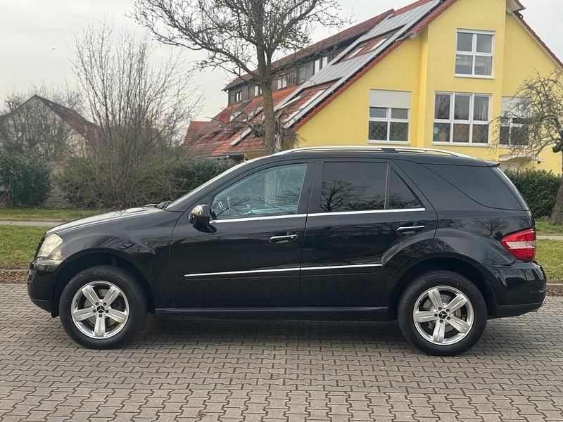 Gebraucht Mercedes ML320 224 PS (164 kW) 2008 Schwarz SUV