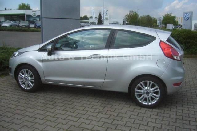 Gebraucht Ford Ka 69 PS (50 kW) 2013 Silber metallic Kleinwagen