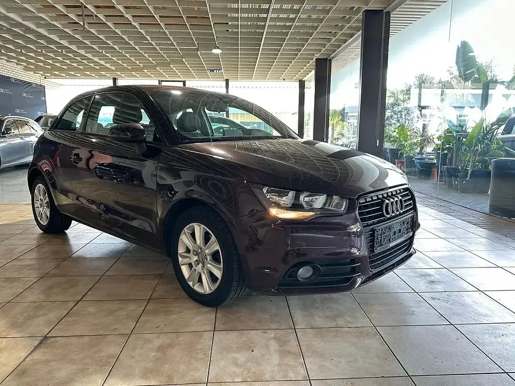 Gebraucht Audi A1 Attraction 90 PS (66 kW) 2013 Rot Kleinwagen