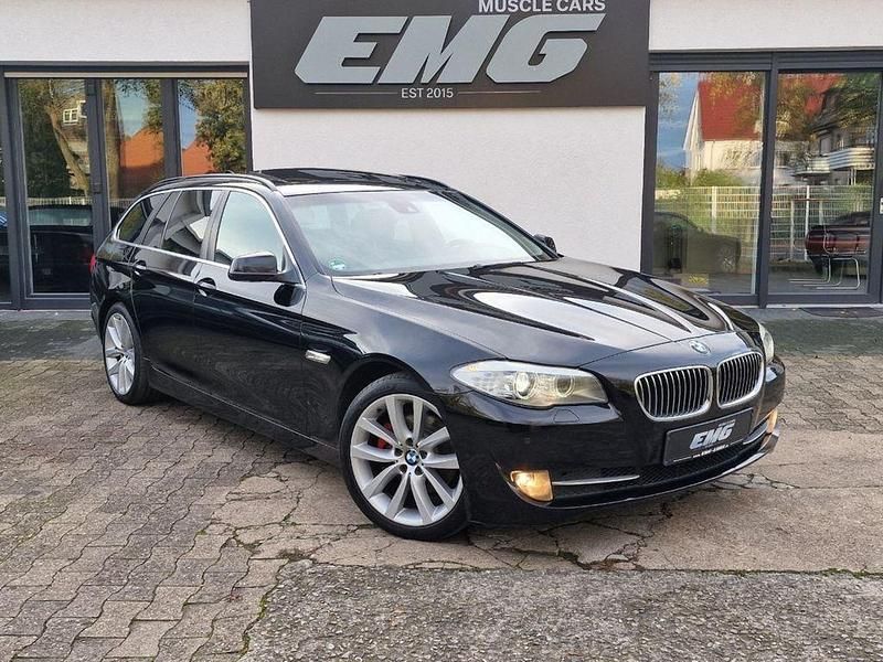 Schwarz Gebraucht 2011 BMW 520 Comfort Edition Kombi | 9.990 € (Fairer Preis) - Bild 1/4