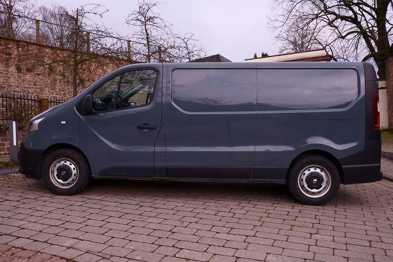 Gebraucht Renault Trafic Komfort 145 PS (106 kW) 2021 Grau Van / Kleinbus