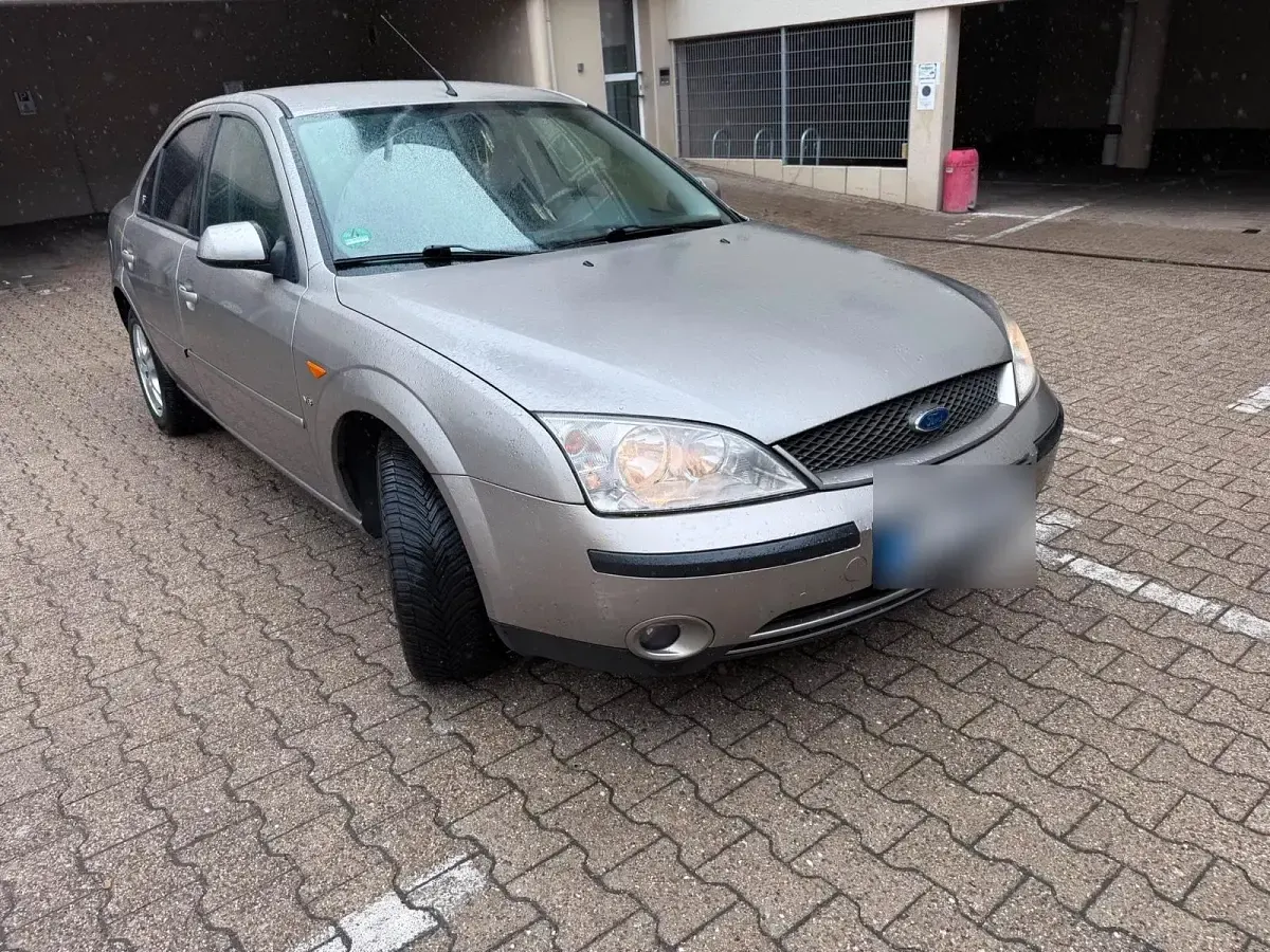 Gebraucht Ford Mondeo Ghia 170 PS (125 kW) 2002 Gold Limousine