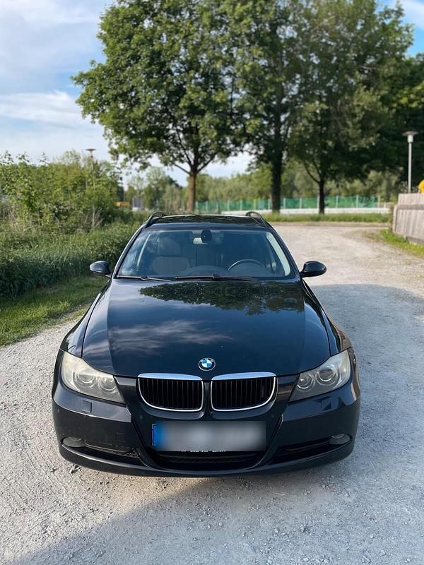 Schwarz Gebraucht 2007 BMW 320 Kombi | 3.500 € (Etwas zu teuer) - Bild 1/4