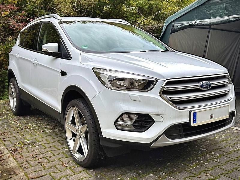 Gebraucht Ford Kuga 120 PS (88 kW) 2017 Weiß SUV