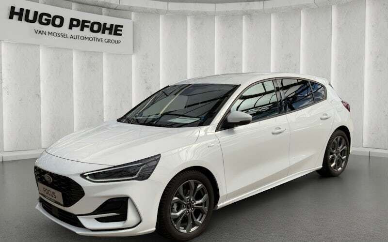 Weiß Gebraucht 2024 Ford Focus ST-Line X Limousine | 25.850 € (Guter Preis) - Bild 1/4