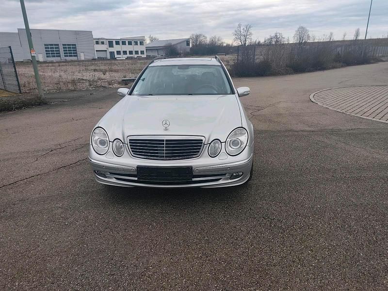 Gebraucht Mercedes E500 Avantgarde 306 PS (225 kW) 2005 Silber Kombi