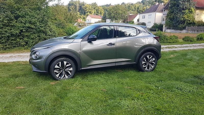 Grau Neu 2025 Nissan Juke Acenta SUV | 23.590 € (Fairer Preis) - Bild 1/4