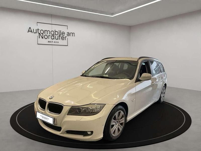 Gebraucht BMW 318 143 PS (105 kW) 2012 Alpinweiss iii Kombi