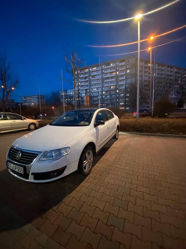Weiß Gebraucht 2010 VW Passat Limousine | 2.000 € (Superpreis) - Bild 1/4