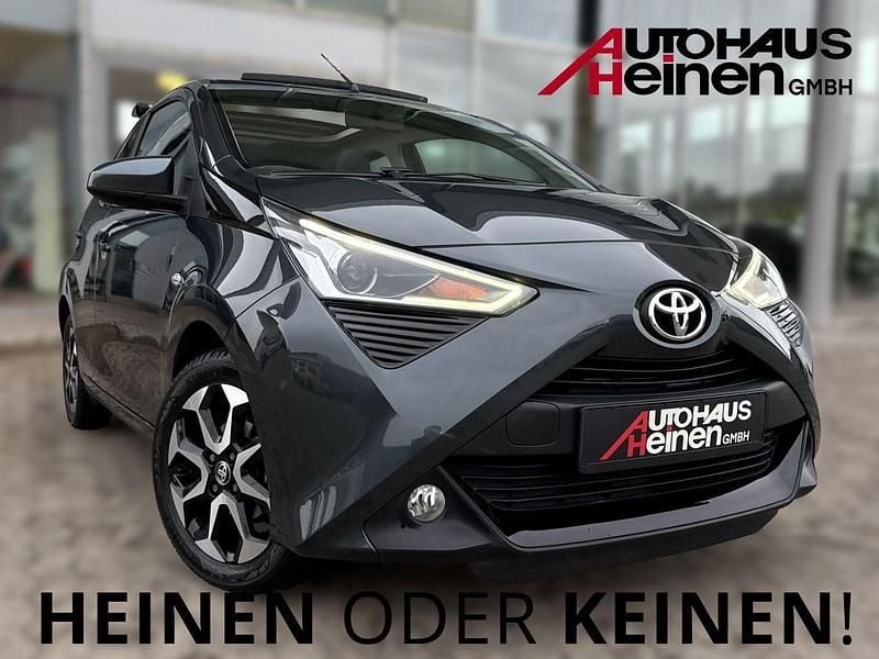 Dark grey mica Gebraucht 2019 Toyota Aygo x-sky Kleinwagen | 9.990 € (Fairer Preis) - Bild 1/4