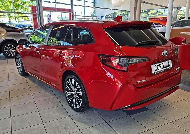 Gebraucht Toyota Corolla Team 98 PS (72 kW) 2021 Karminarot Kombi