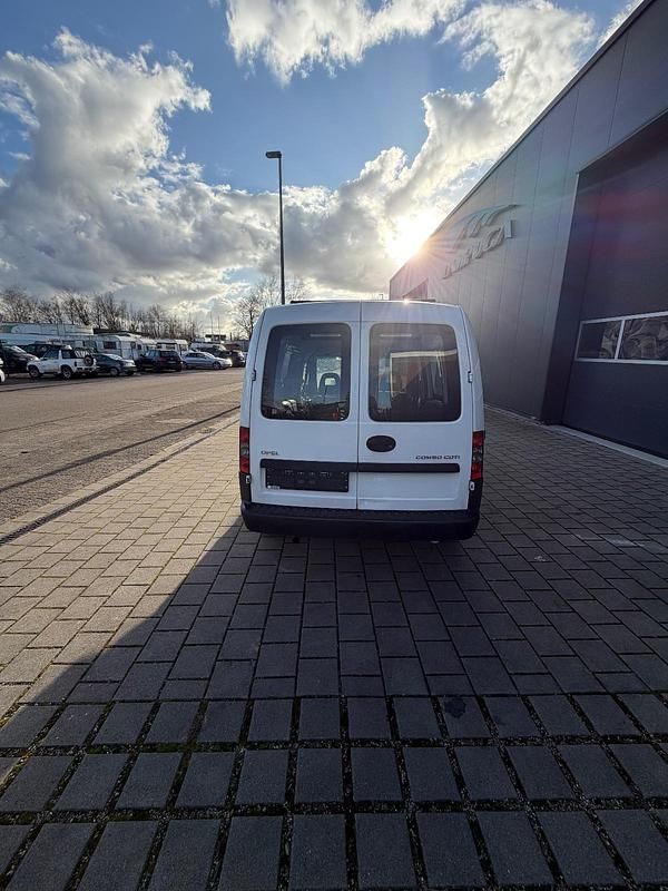 Gebraucht Opel Combo 75 PS (55 kW) 2011 Weiß Van / Kleinbus
