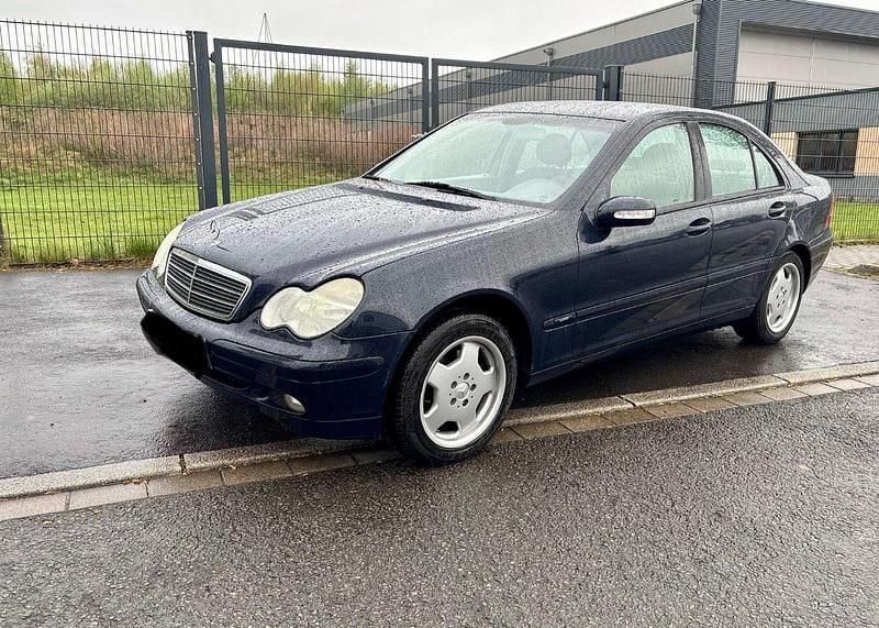 Gebraucht Mercedes C180 129 PS (94 kW) 2001 Blau Limousine