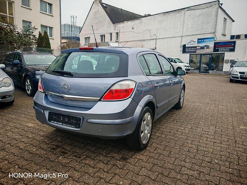 Gebraucht Opel Astra Enjoy 125 PS (91 kW) 2004 Grau Limousine