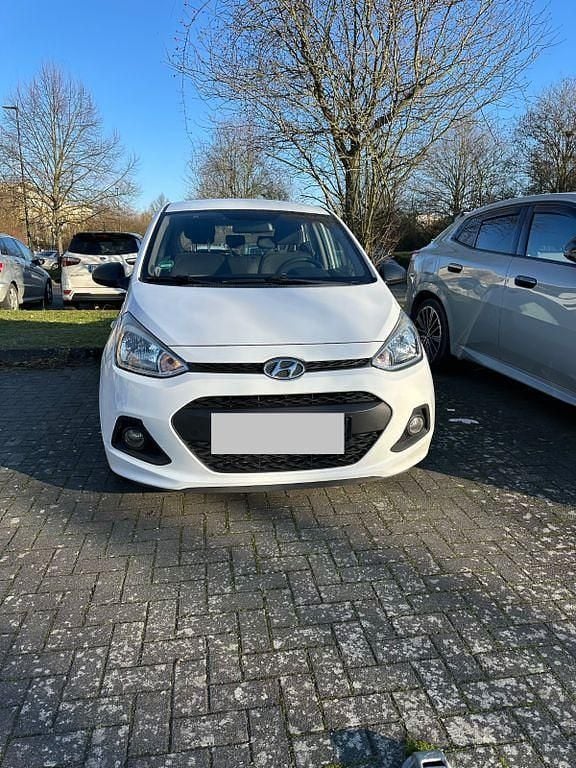 Gebraucht Hyundai i10 67 PS (49 kW) 2016 Silber Kleinwagen