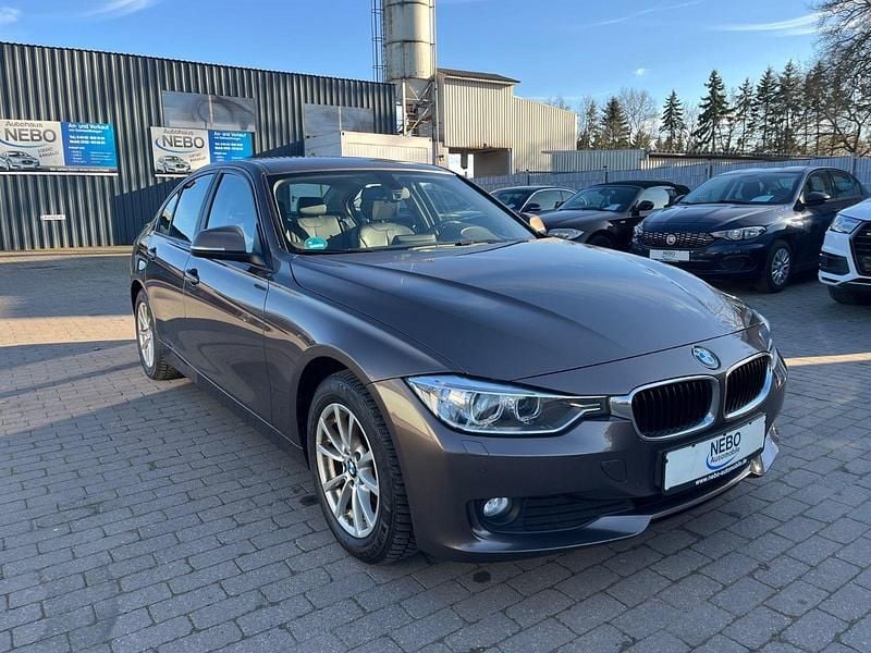 Gebraucht BMW 320 Comfort Edition 184 PS (135 kW) 2015 Braun Limousine