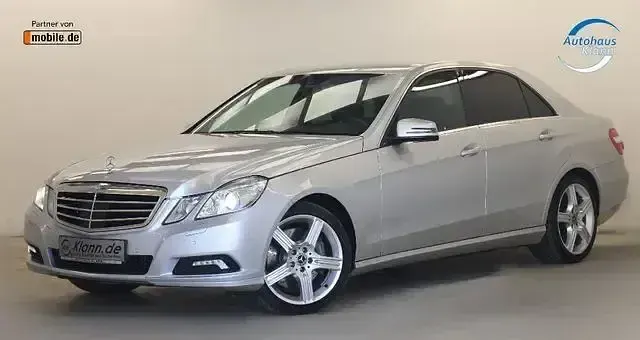 Gebraucht Mercedes E500 387 PS (284 kW) 2009 Iridiumsilber metalliclack (metallic) Limousine