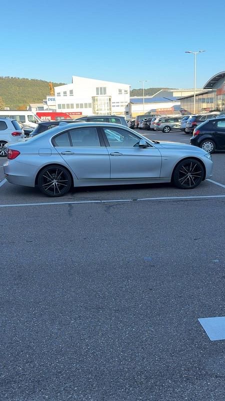 Silber Gebraucht 2013 BMW 328 Luxury Line Limousine | 11.900 € (Superpreis) - Bild 1/4